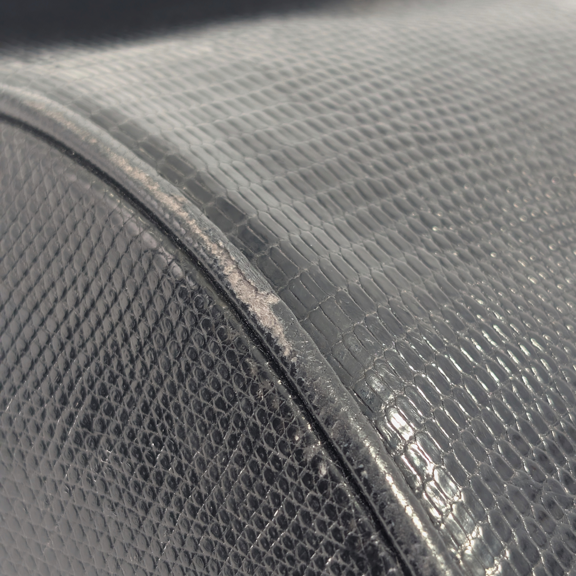 Saint Laurent Black Lizard Embossed Crossbody/Shoulder Bag