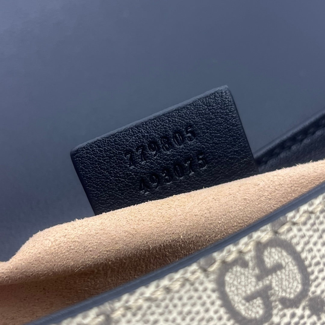 Gucci Padlock Medium GG Supreme Saddle Messenger Bag