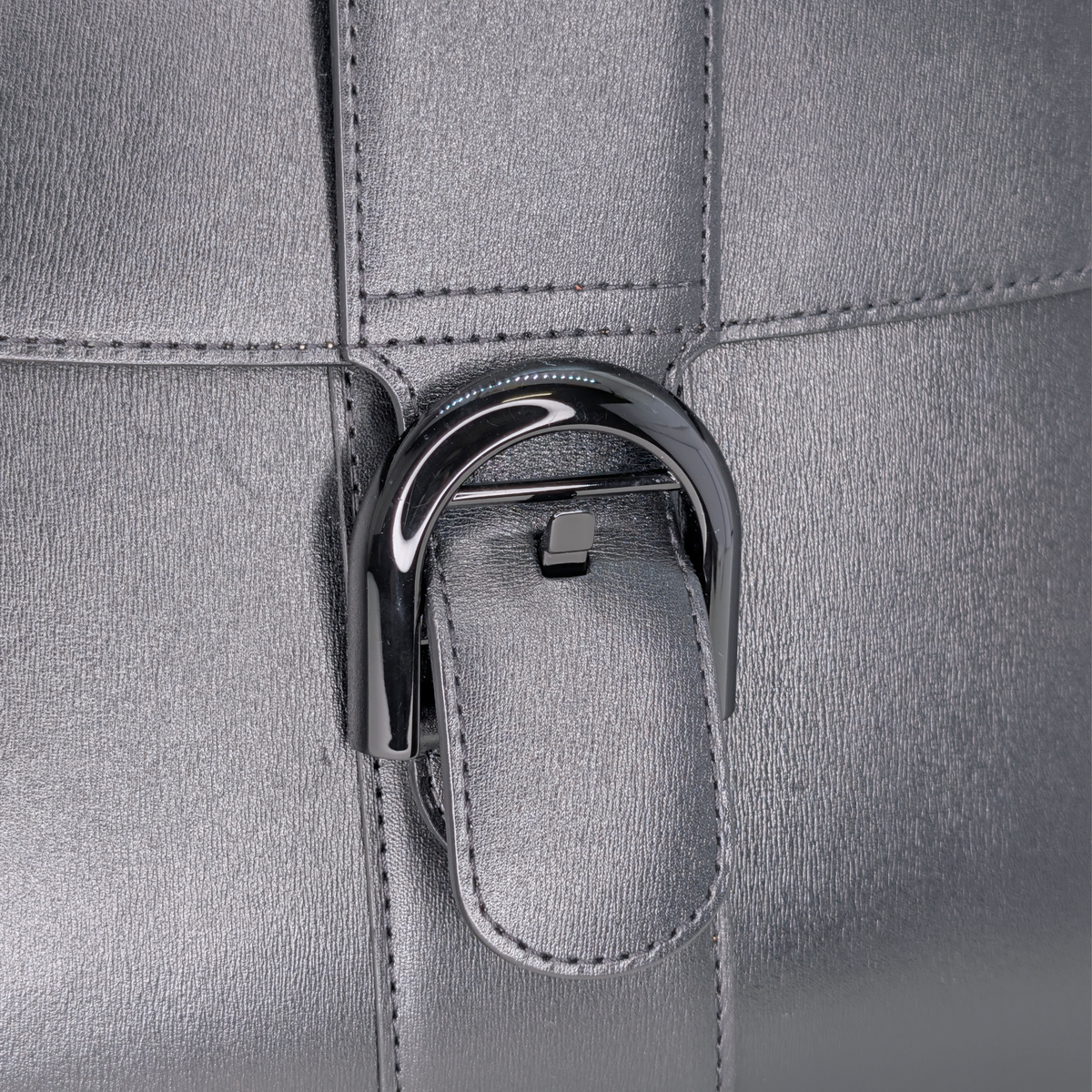 Delvaux Brillant MM Shoulder Bag Black