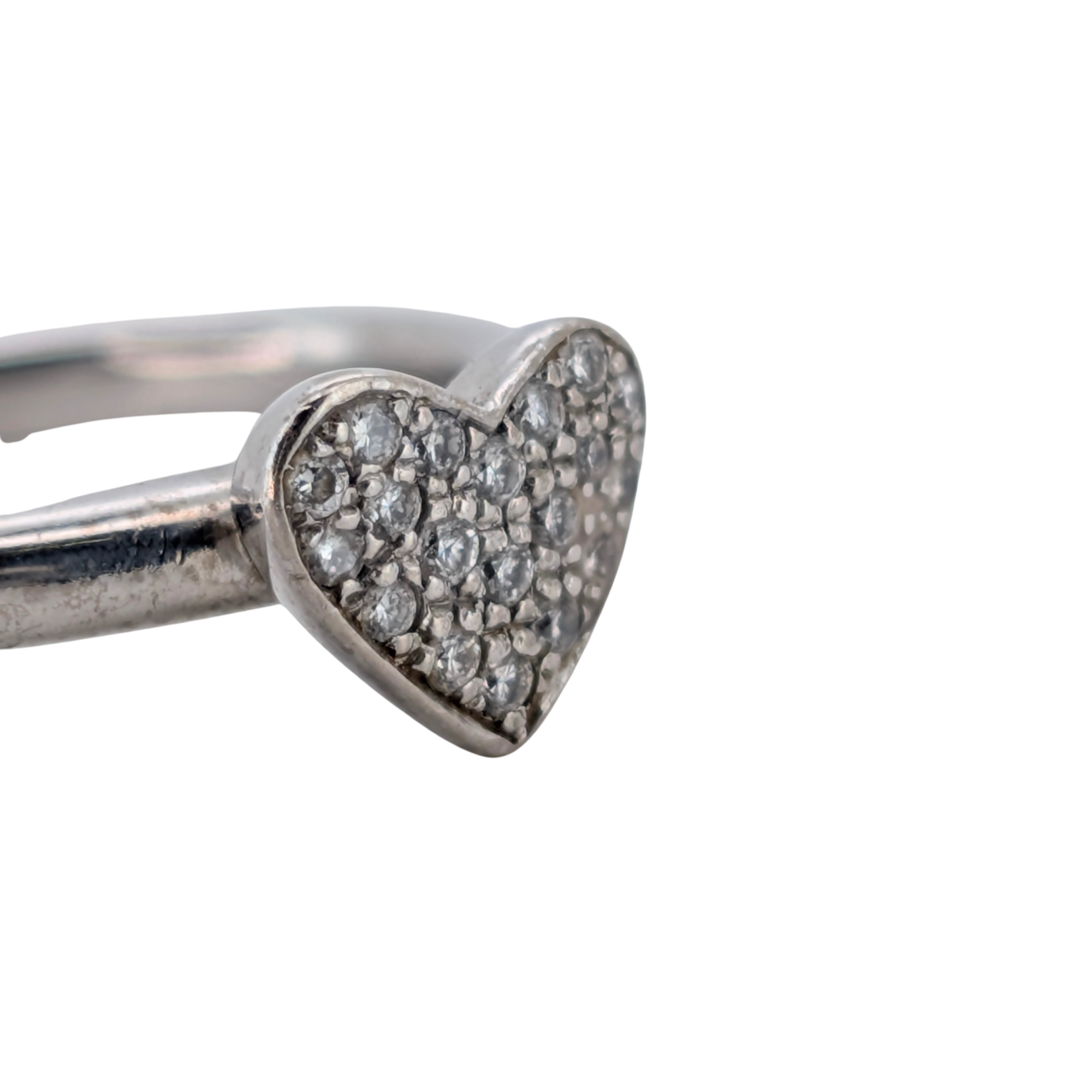 18K White Gold Heart Diamond Ring