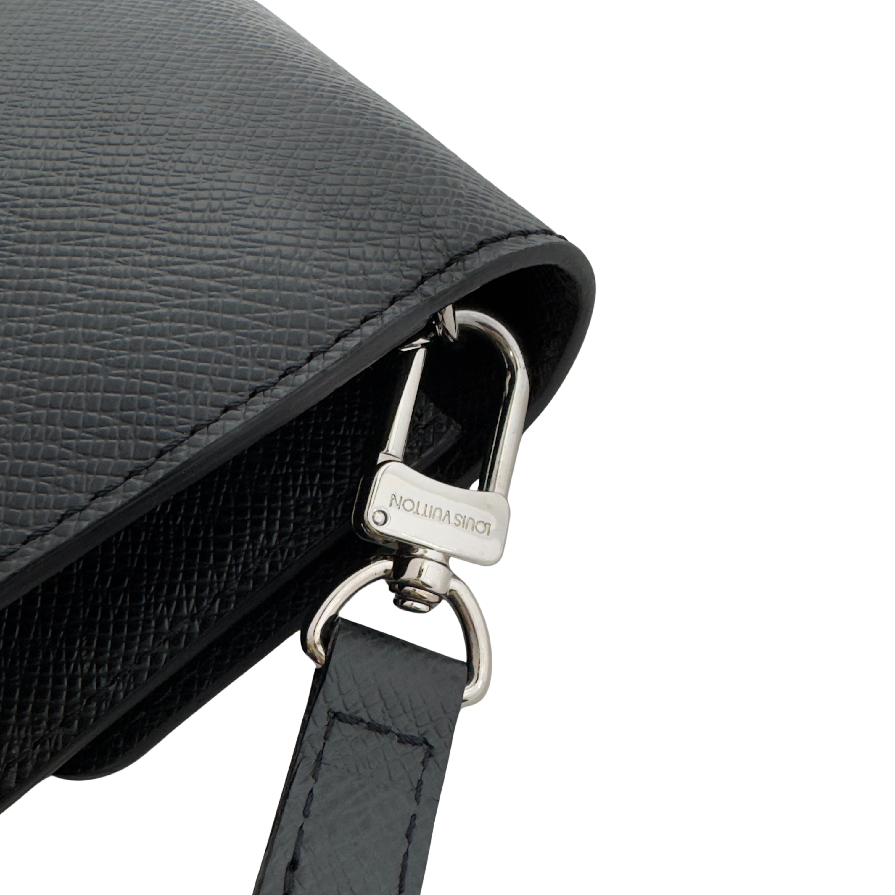 Louis Vuitton Taiga Pochette Belaia Ardoise Clutch Bag Black