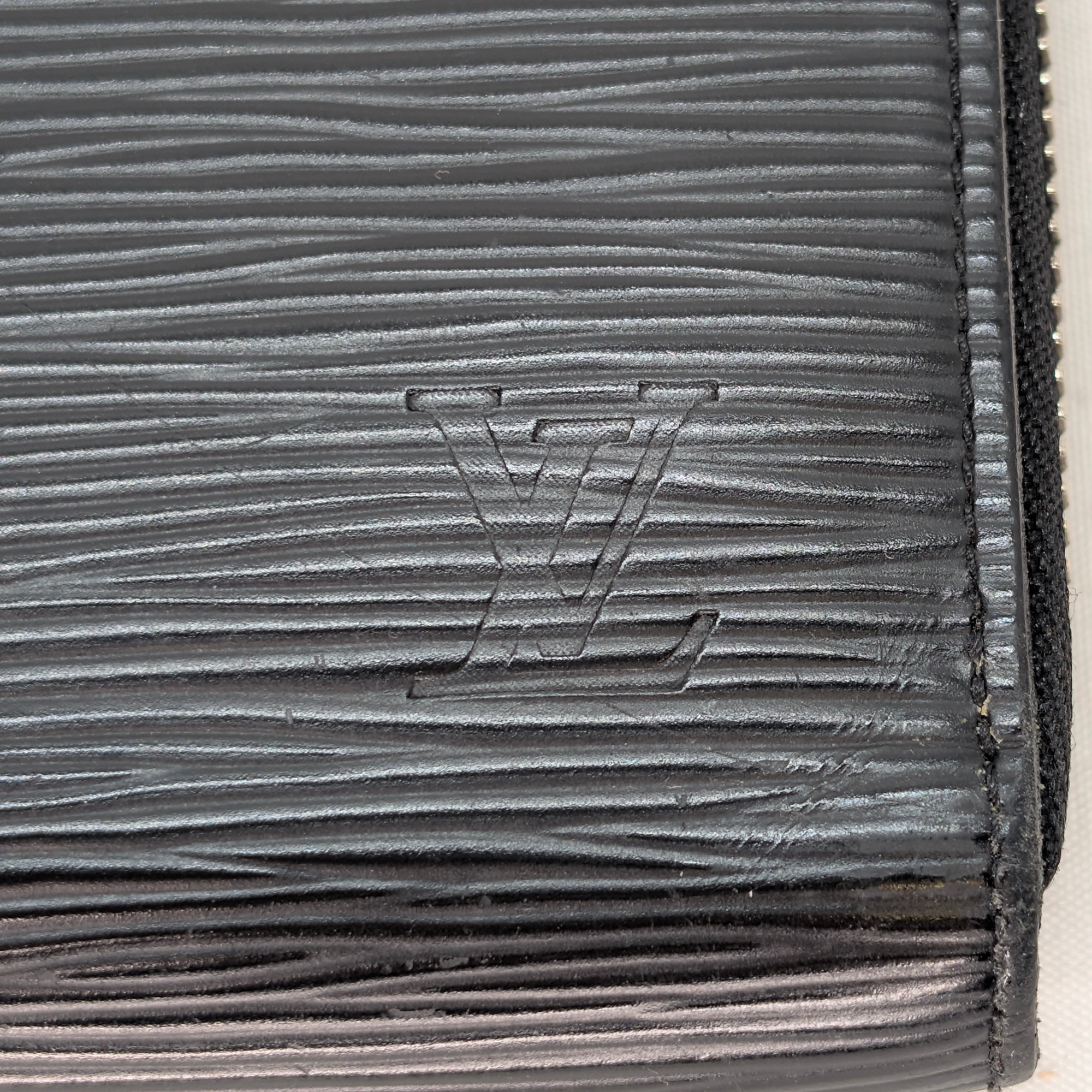 Louis Vuitton Zippy Epi Long Wallet Black