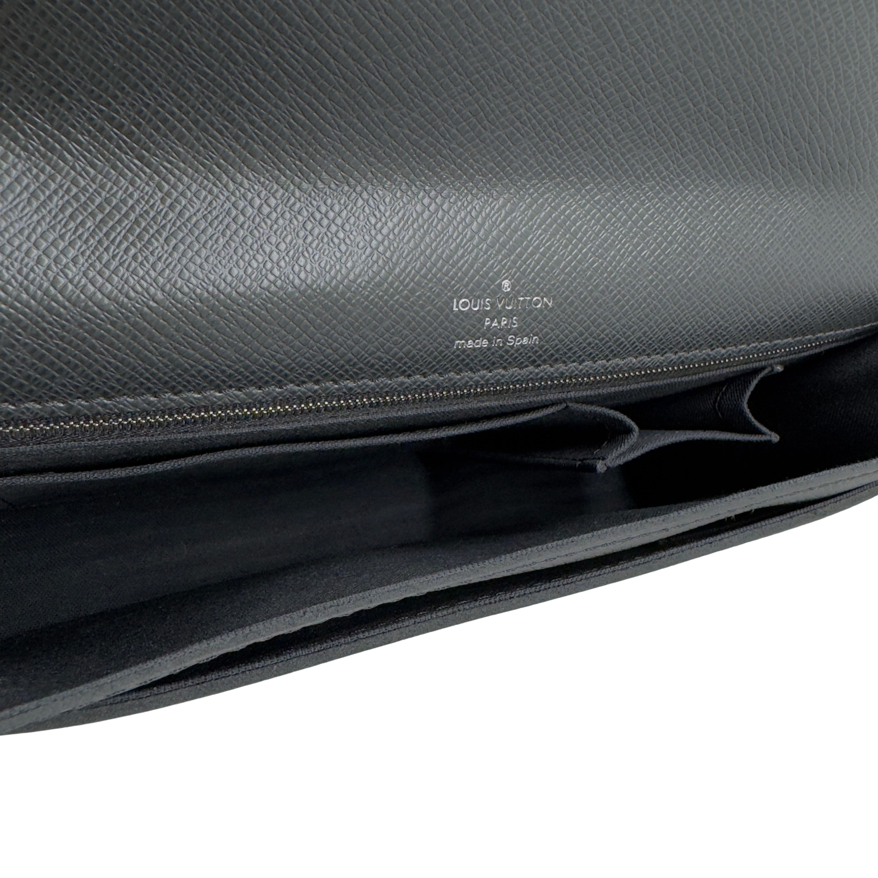 Louis Vuitton Taiga Pochette Belaia Ardoise Clutch Bag Black