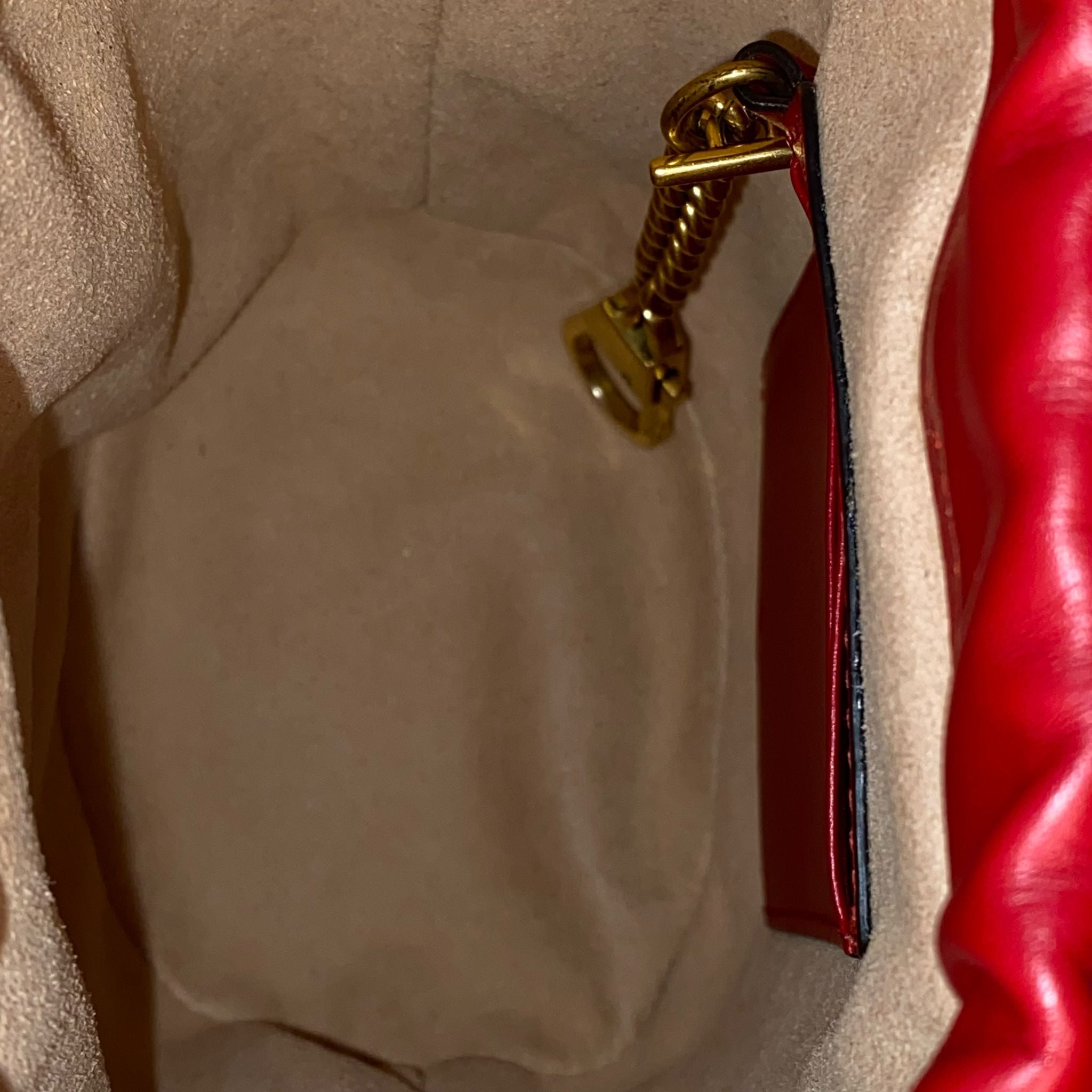 Gucci Calfskin Matelassé Mini GG Marmont Bucket Bag – Hibiscus Red