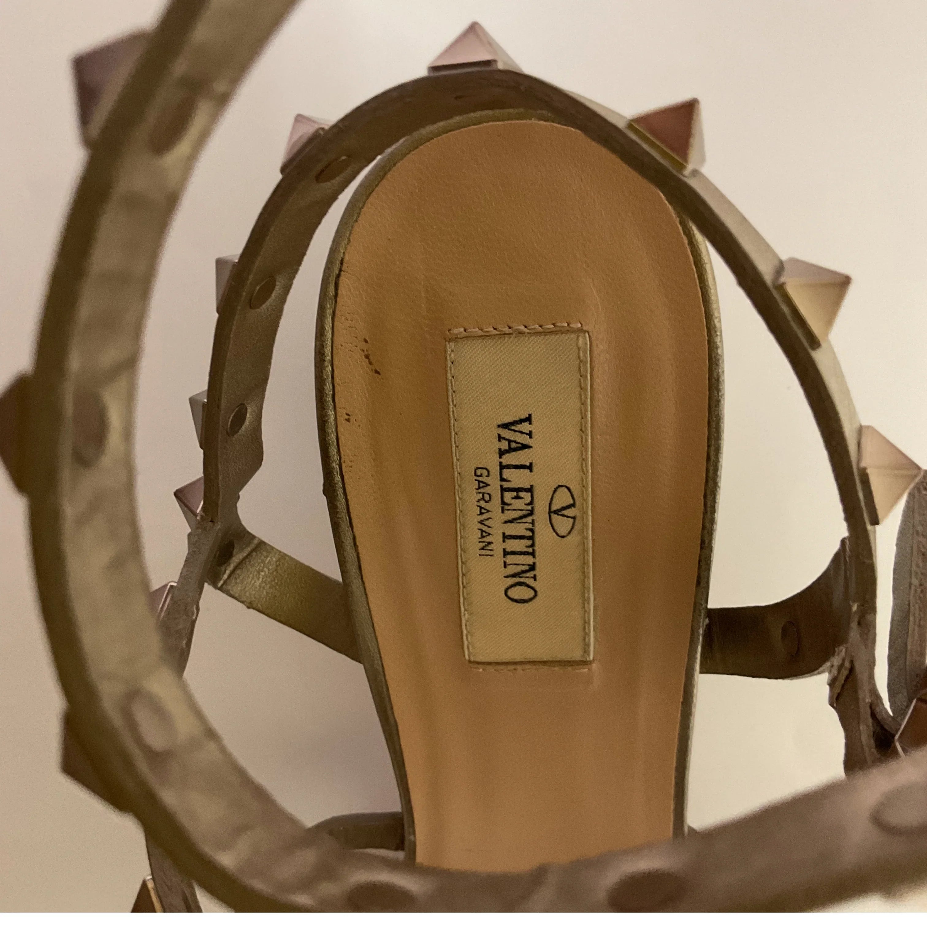 Valentino Rock Stud Heels Beige/Gold 41 - Lost Designer