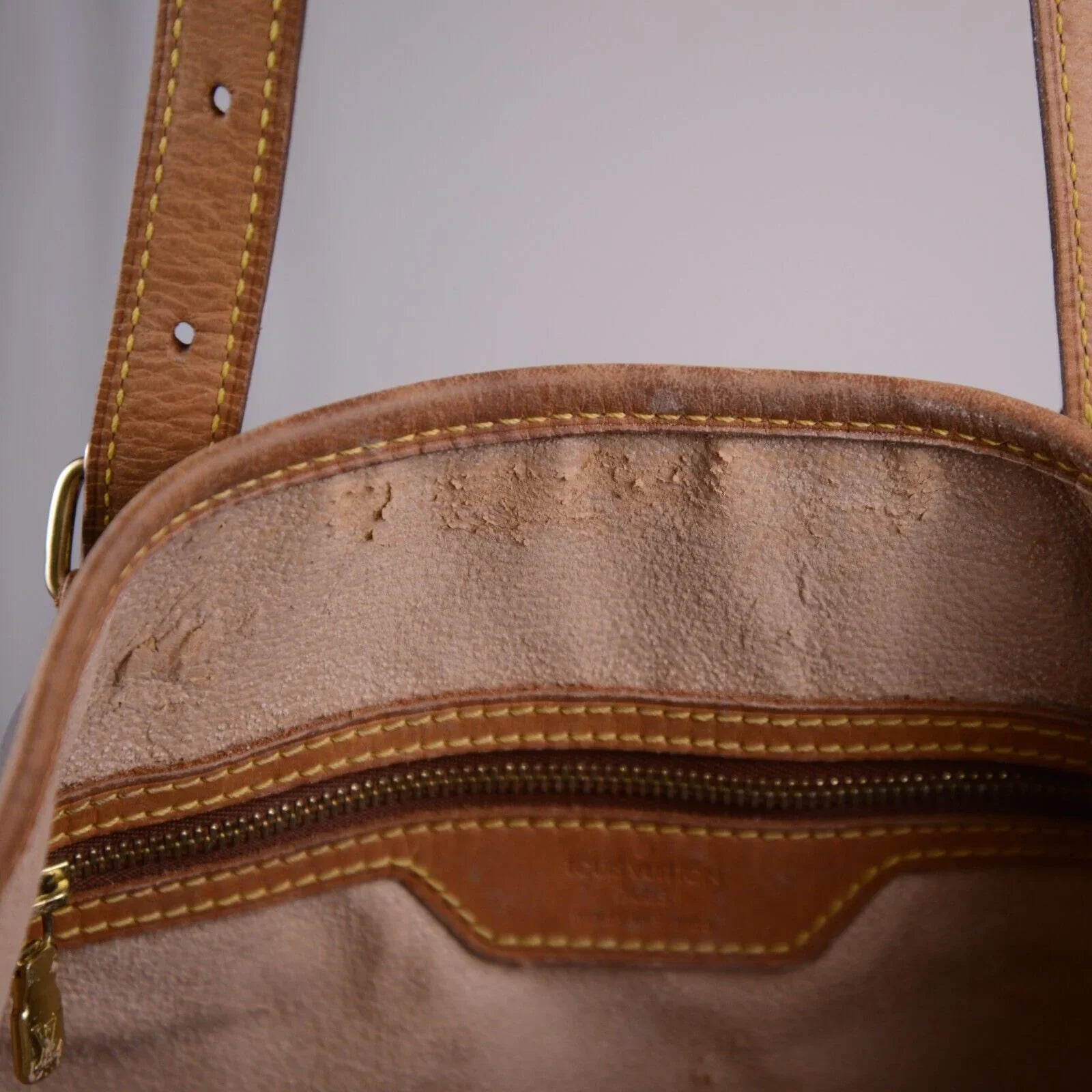 Louis Vuitton Bucket GM Monogram Tote Bag With Pouch - Lost Designer