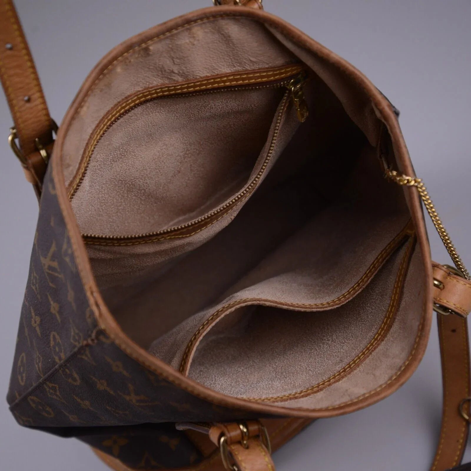 Louis Vuitton Bucket GM Monogram Tote Bag With Pouch - Lost Designer