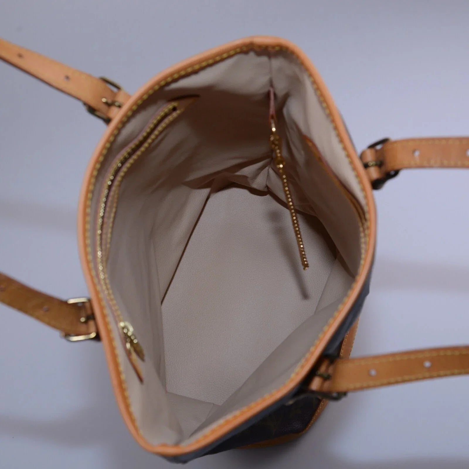 Louis Vuitton Bucket GM Monogram Tote Bag