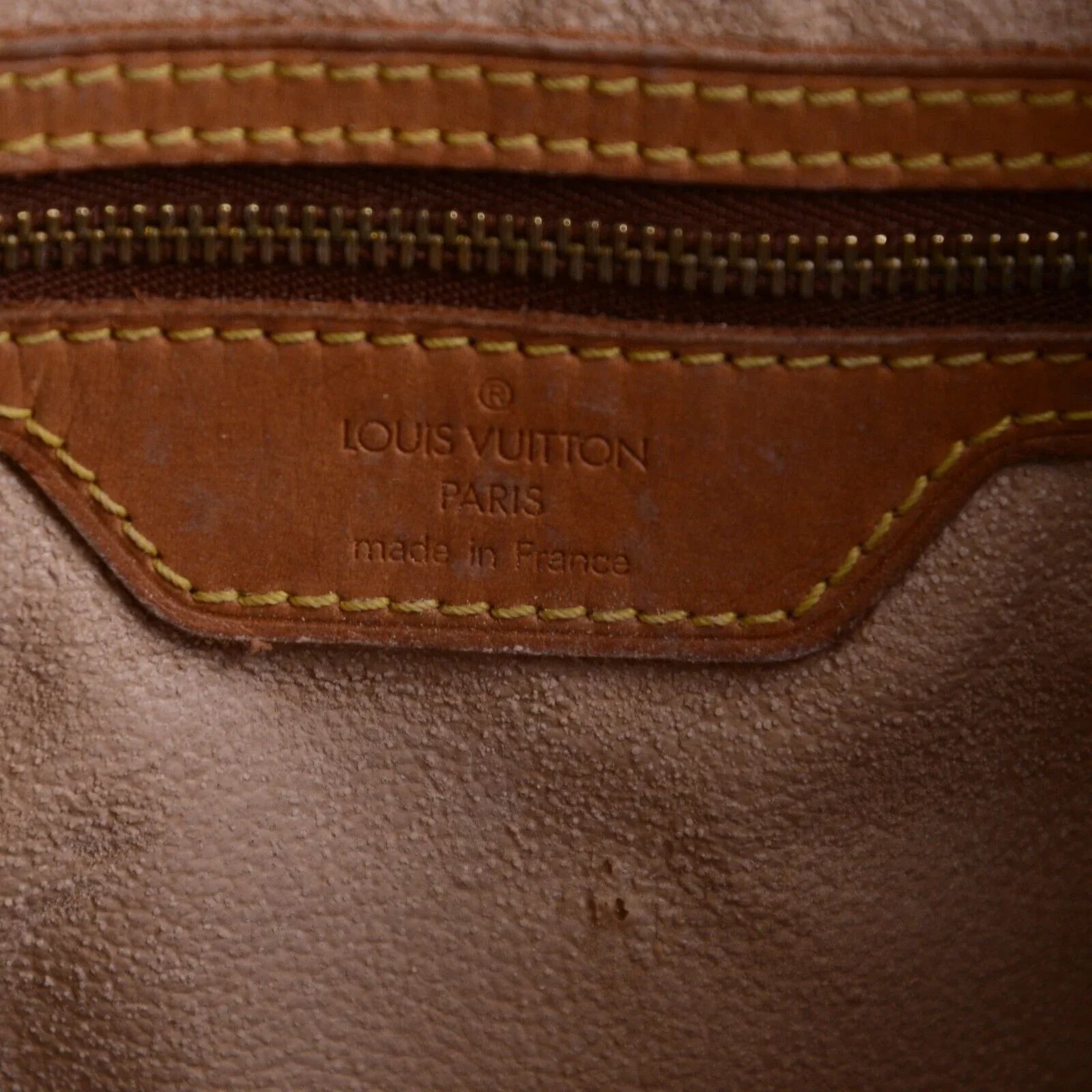 Louis Vuitton Bucket GM Monogram Tote Bag With Pouch - Lost Designer