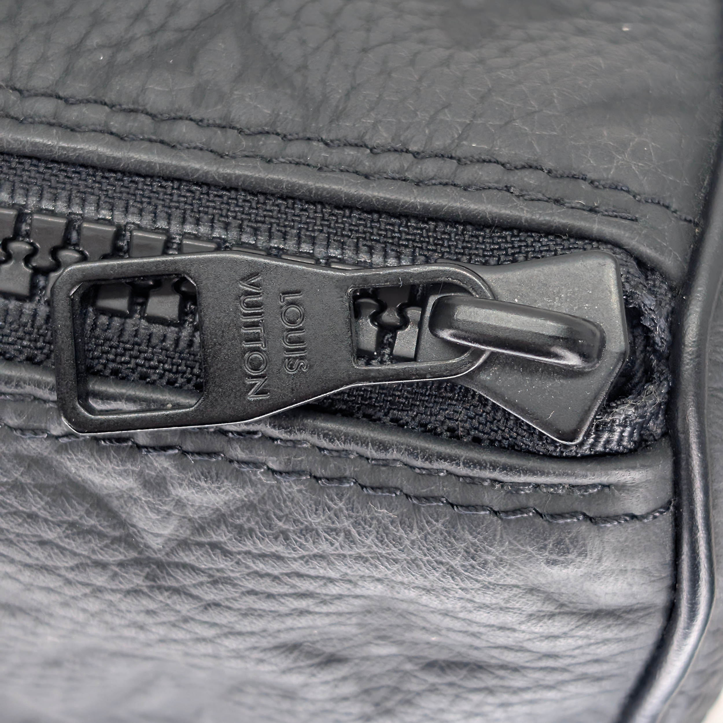 Louis Vuitton Keepall 25 Bandouliere Taurillon Monogram Leather Black
