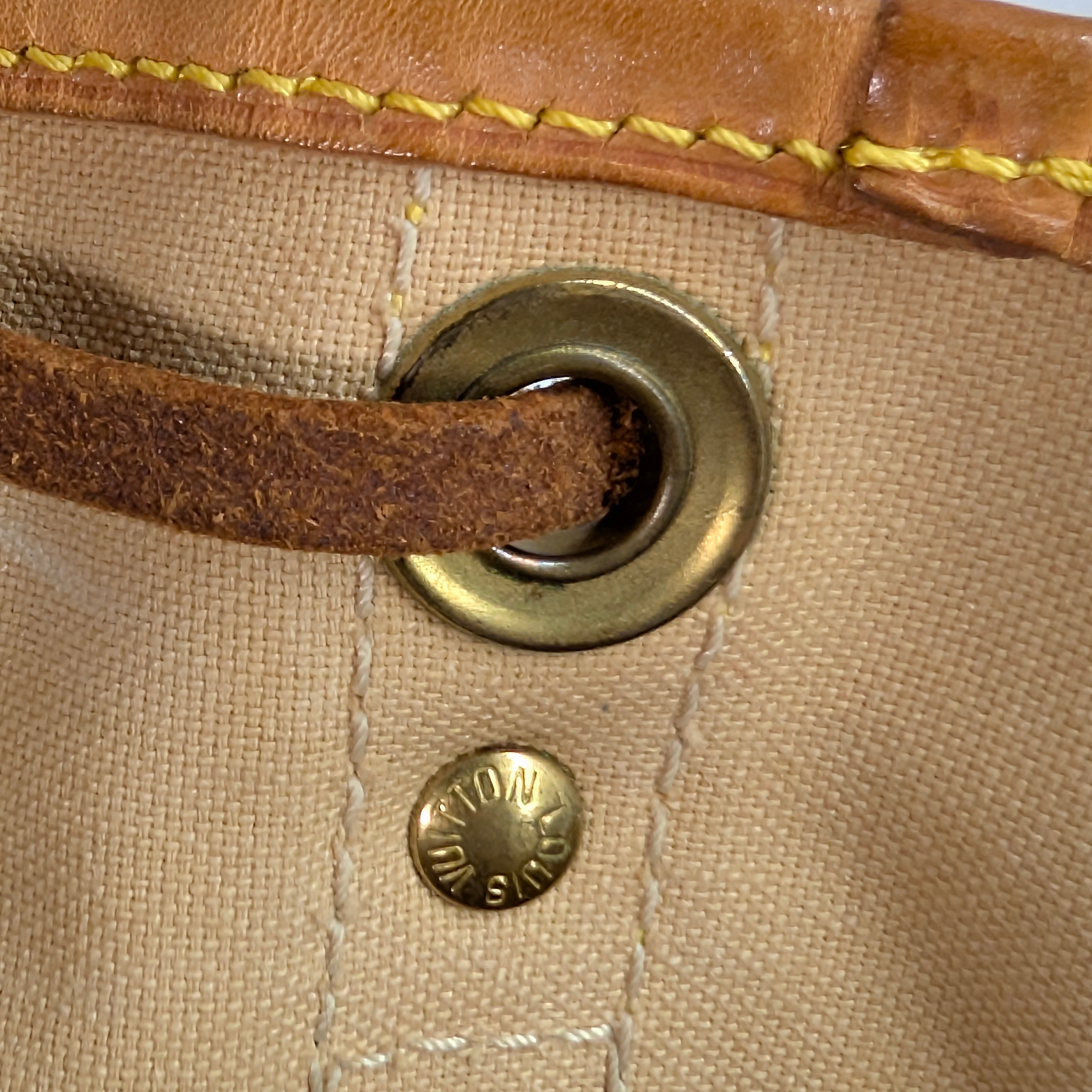 Louis Vuitton Noé Large Bucket Bag Beige