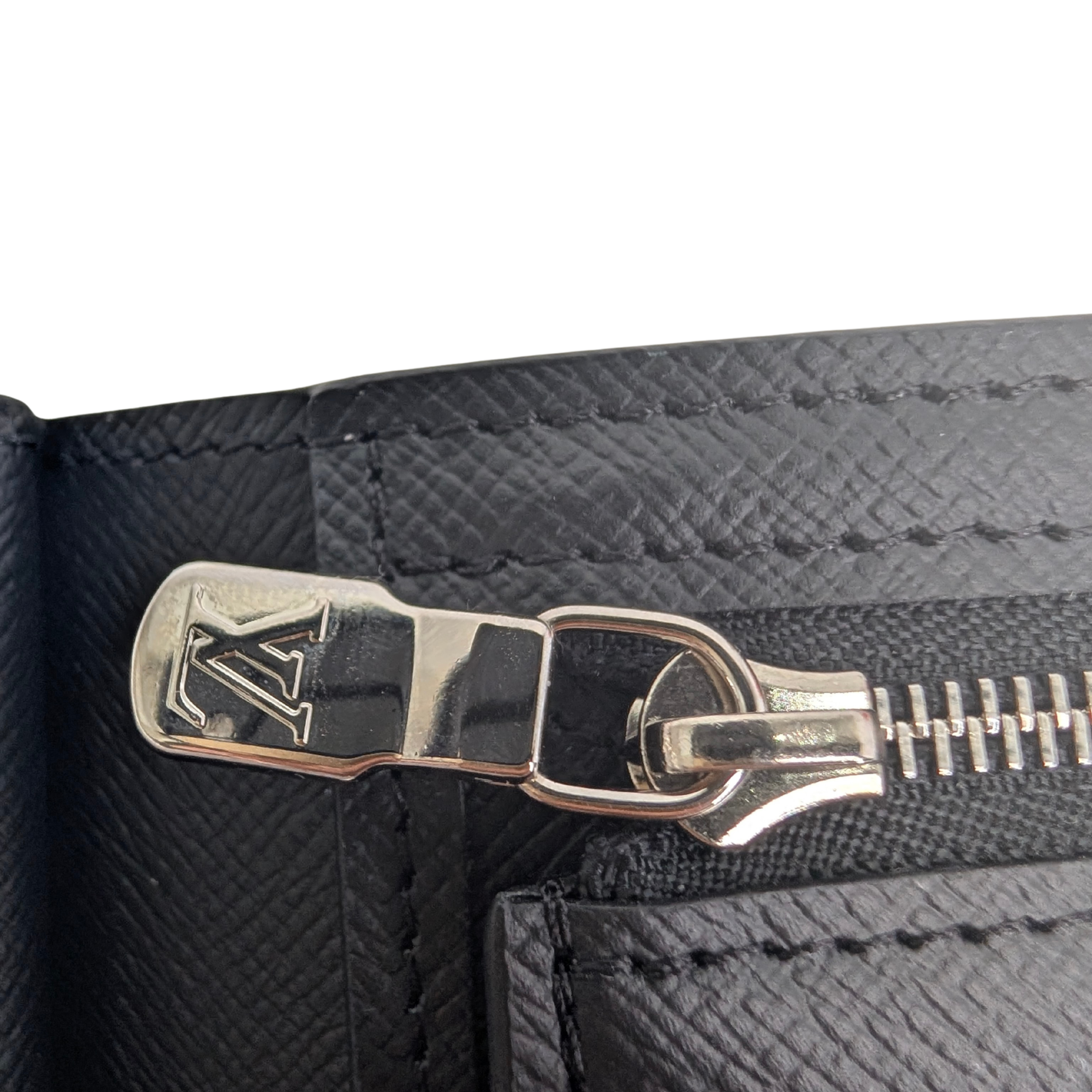 Louis Vuitton Bifold Men's Wallet Leather Black