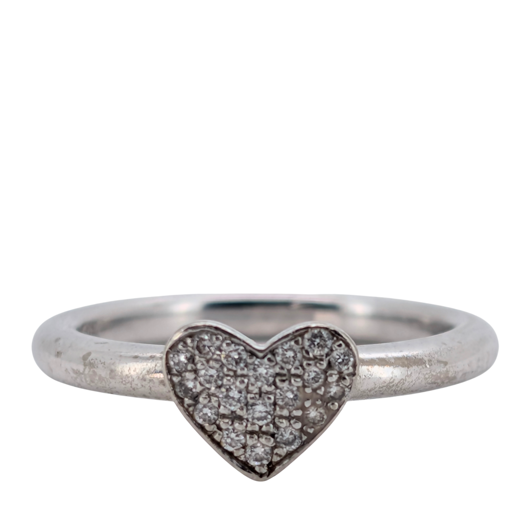 18K White Gold Heart Diamond Ring