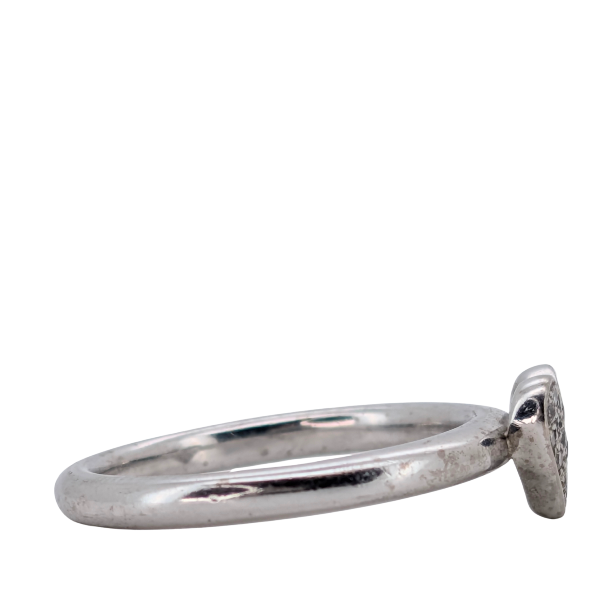 18K White Gold Heart Diamond Ring